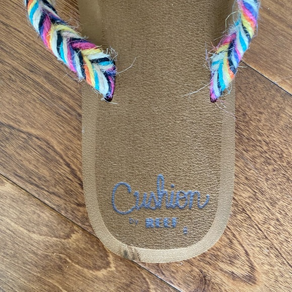 NWOT Cushion Reef girls flip flops - Picture 5 of 5